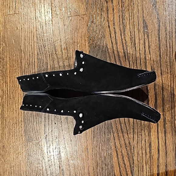 Donald Pliner Shoes - Picture 3 of 8